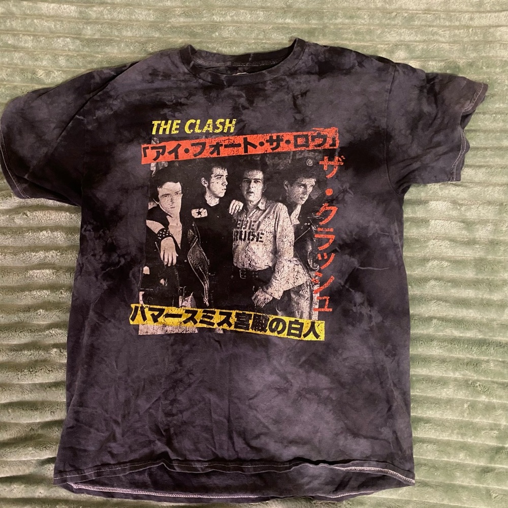 FOREVER 21 band shirt